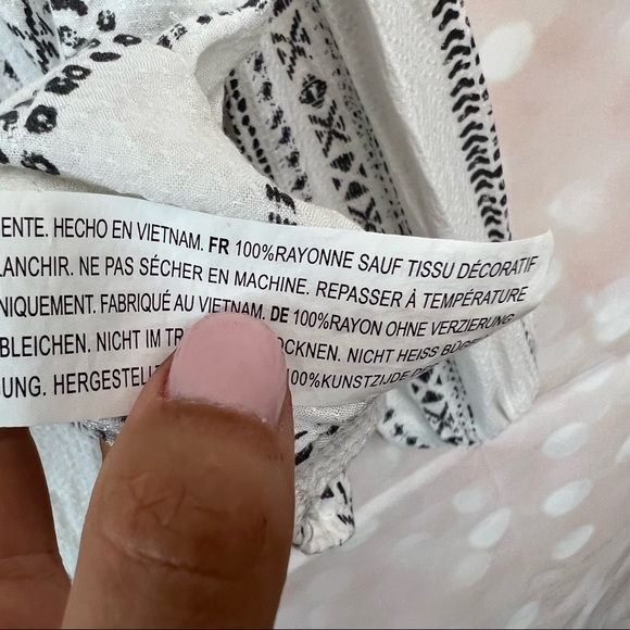 Forever 21 Off-Shoulder Peasant Top w/ Tassels - Picture 5 of 9